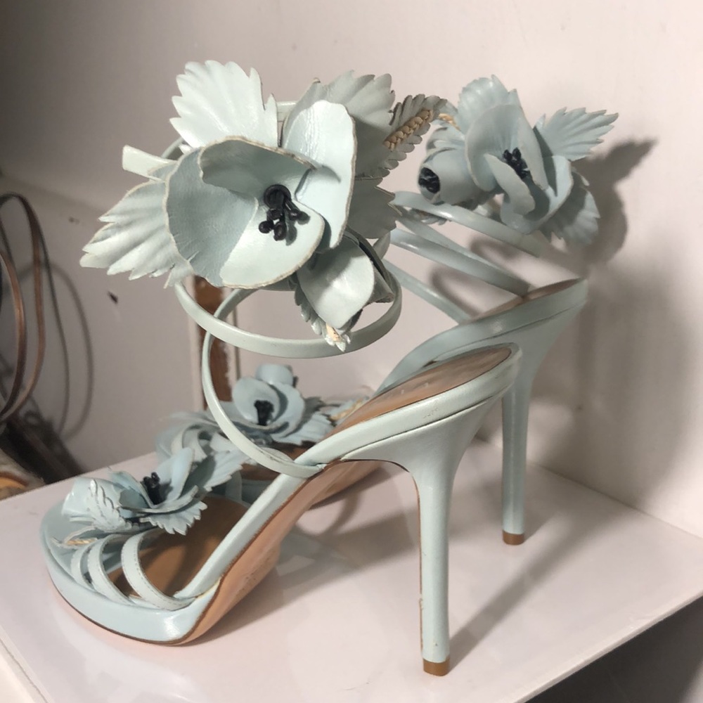 💫🦋•Vintage Baby Blue Valentino Garavani Wrap Around Heels•🦋💫
